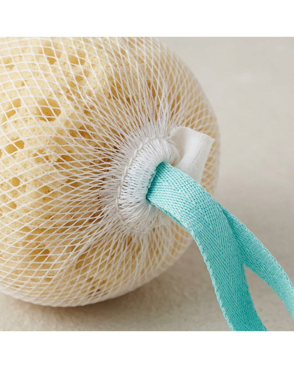 Haud Net-Covered Cellulose Sponge Bath Ball 11 cm Pale Yellow - Detail view