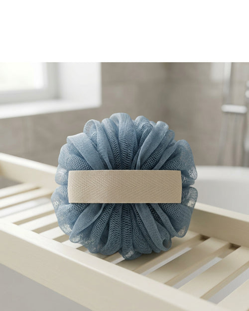 Haud Wide-Ribbon Mesh Bath Pouf 15 cm Dusty Blue - Lifestyle view